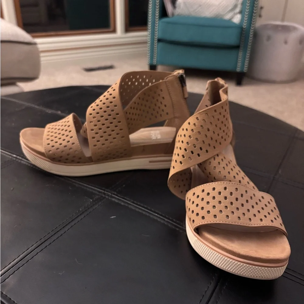 Eileen Fisher Sandals The Voice Perforated Camel Suede Comfort Wedge Size 6.5. - Picture 7 of 8